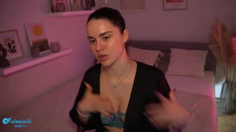 Snapshot of savvage_play chatting on 02/26/25, 08:00 Naomi online show from 02/26/25, 08:00