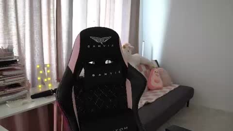 Naomi online show from 06/05/26, 07:14