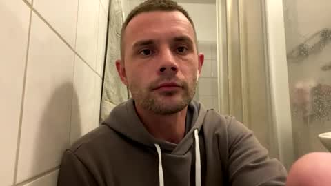 Snapshot of sawa08051989 chatting on 10/19/25, 01:28 chamomile online show from 10/19/25, 01:28