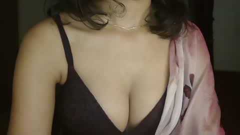 Snapshot of saxee_love chatting on 08/05/26, 01:36 saxee online show from 08/05/26, 01:36
