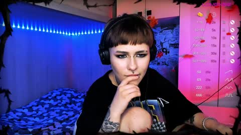 Snapshot of say_mary chatting on 12/01/24, 04:29 pronoun she. name Mary. age 21. online show from 12/01/24, 04:29
