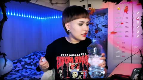 Snapshot of say_mary chatting on 12/02/24, 05:04 pronoun she. name Mary. age 21. online show from 12/02/24, 05:04