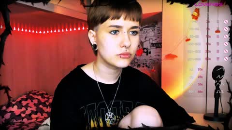 Snapshot of say_mary chatting on 12/05/24, 02:00 pronoun she. name Mary. age 21. online show from 12/05/24, 02:00