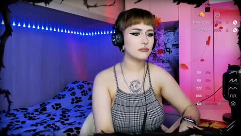 Snapshot of say_mary chatting on 12/11/24, 04:31 pronoun she. name Mary. age 21. online show from 12/11/24, 04:31