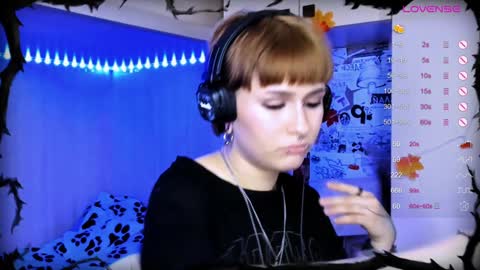 Snapshot of say_mary chatting on 12/16/24, 02:15 pronoun she. name Mary. age 21. online show from 12/16/24, 02:15