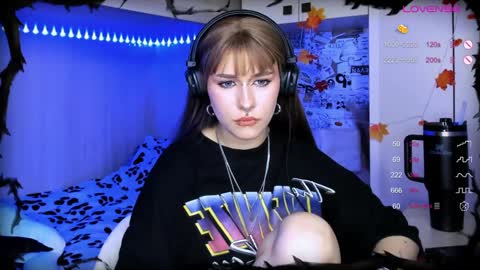 Snapshot of say_mary chatting on 12/16/24, 08:48 pronoun she. name Mary. age 21. online show from 12/16/24, 08:48