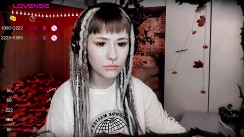 Snapshot of say_mary chatting on 12/29/24, 09:39 pronoun she. name Mary. age 21. online show from 12/29/24, 09:39