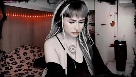Snapshot of say_mary chatting on 01/06/25, 03:29 pronoun she. name Mary. age 21. online show from 01/06/25, 03:29