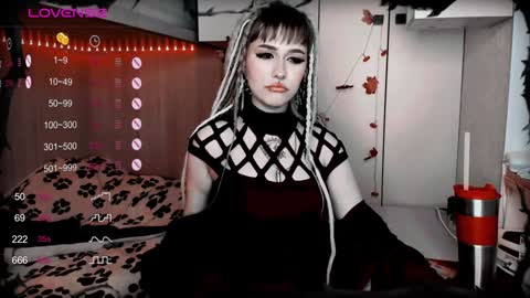Snapshot of say_mary chatting on 01/07/25, 06:24 pronoun she. name Mary. age 21. online show from 01/07/25, 06:24