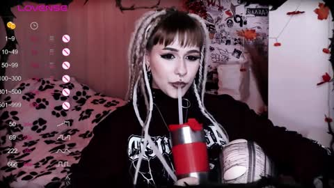 Snapshot of say_mary chatting on 01/07/25, 09:25 pronoun she. name Mary. age 21. online show from 01/07/25, 09:25