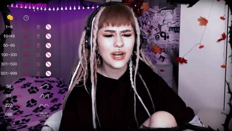 Snapshot of say_mary chatting on 01/08/25, 11:30 pronoun she. name Mary. age 21. online show from 01/08/25, 11:30