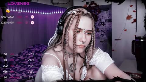 Snapshot of say_mary chatting on 01/17/25, 06:44 pronoun she. name Mary. age 21. online show from 01/17/25, 06:44