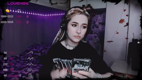 Snapshot of say_mary chatting on 01/19/25, 12:39 pronoun she. name Mary. age 21. online show from 01/19/25, 12:39
