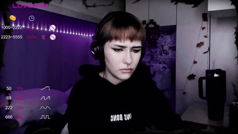 Snapshot of say_mary chatting on 02/07/25, 04:59 pronoun she. name Mary. age 21. online show from 02/07/25, 04:59