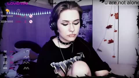 Snapshot of say_mary chatting on 02/14/25, 09:21 pronoun she. name Mary. age 21. online show from 02/14/25, 09:21