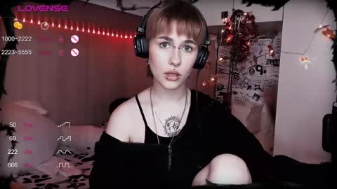Snapshot of say_mary chatting on 02/16/25, 03:16 pronoun she. name Mary. age 21. online show from 02/16/25, 03:16
