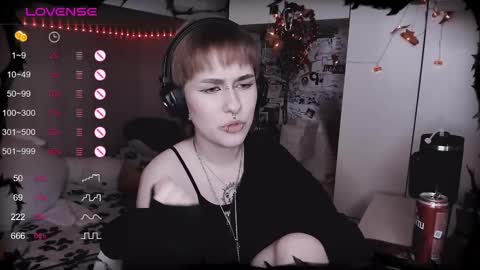 Snapshot of say_mary chatting on 02/16/25, 06:21 pronoun she. name Mary. age 21. online show from 02/16/25, 06:21