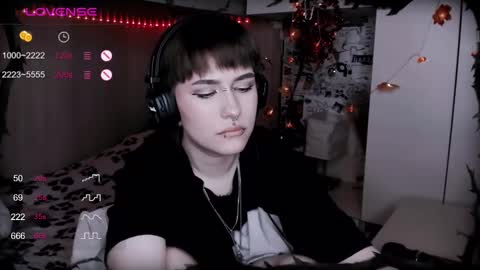 Snapshot of say_mary chatting on 02/18/25, 04:48 pronoun she. name Mary. age 21. online show from 02/18/25, 04:48