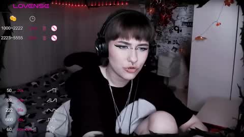 Snapshot of say_mary chatting on 02/18/25, 08:36 pronoun she. name Mary. age 21. online show from 02/18/25, 08:36