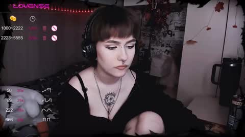Snapshot of say_mary chatting on 02/19/25, 01:50 pronoun she. name Mary. age 21. online show from 02/19/25, 01:50