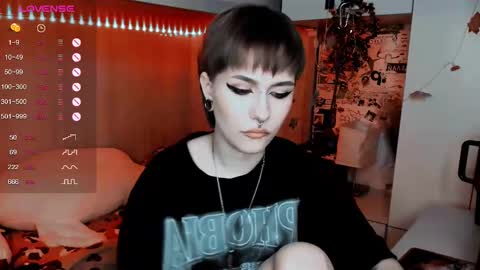 Snapshot of say_mary chatting on 02/19/25, 08:52 pronoun she. name Mary. age 21. online show from 02/19/25, 08:52