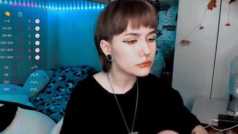 Snapshot of say_mary chatting on 02/23/25, 08:22 pronoun she. name Mary. age 21. online show from 02/23/25, 08:22