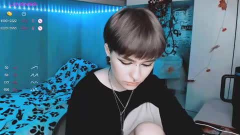 Snapshot of say_mary chatting on 03/03/25, 06:12 pronoun she. name Mary. age 21. online show from 03/03/25, 06:12