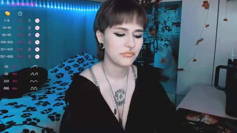 Snapshot of say_mary chatting on 03/04/25, 02:53 pronoun she. name Mary. age 21. online show from 03/04/25, 02:53