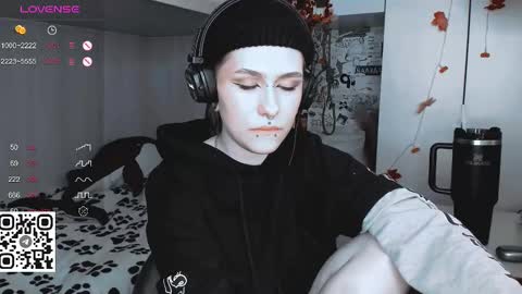 Snapshot of say_mary chatting on 03/08/25, 11:16 pronoun she. name Mary. age 21. online show from 03/08/25, 11:16