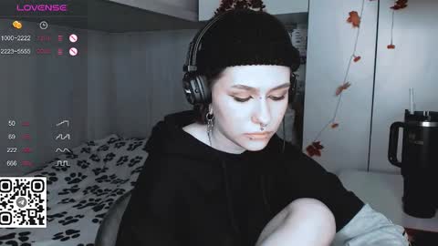 Snapshot of say_mary chatting on 03/08/25, 04:17 pronoun she. name Mary. age 21. online show from 03/08/25, 04:17