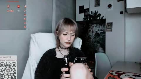 Snapshot of say_mary chatting on 09/22/25, 11:51 pronoun she. name Mary. age 21. online show from 09/22/25, 11:51
