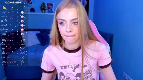 Snapshot of sayl0r_moon chatting on 12/12/24, 12:27 Kira GMT 7 Mon Thu-Sun 0800am-0200pm online show from 12/12/24, 12:27