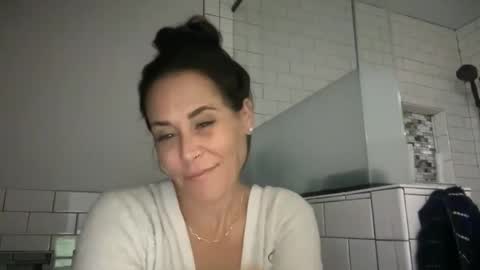 Good Girls Say Please...and Thank You online show from 11/25/25, 03:56