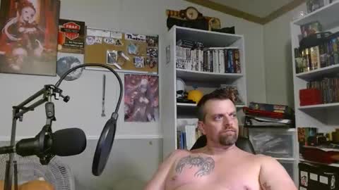 Snapshot of scarecrow2wm chatting on 11/10/25, 05:17 Kent Clark online show from 11/10/25, 05:17