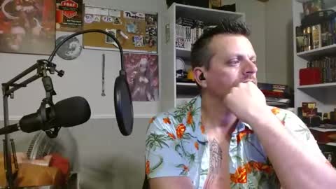 Snapshot of scarecrow2wm chatting on 11/16/25, 03:45 Kent Clark online show from 11/16/25, 03:45