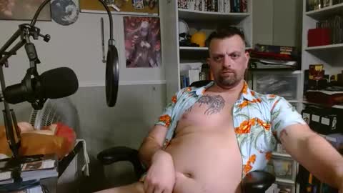 Snapshot of scarecrow2wm chatting on 11/22/25, 05:28 Kent Clark online show from 11/22/25, 05:28