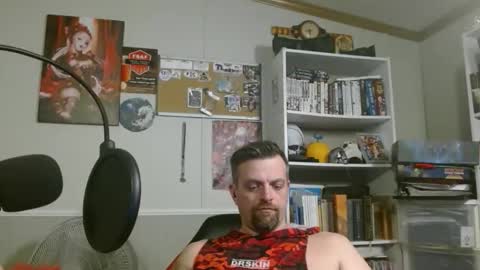 Snapshot of scarecrow2wm chatting on 01/12/26, 04:07 Kent Clark online show from 01/12/26, 04:07