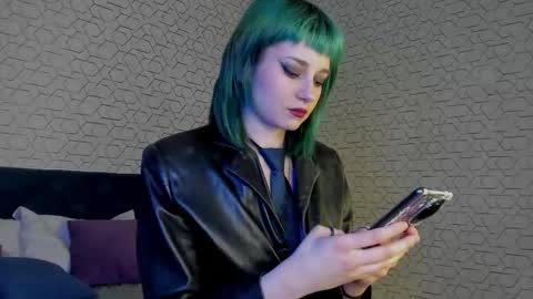 Snapshot of scarle_whisper chatting on 04/23/26, 09:41 Emmy online show from 04/23/26, 09:41