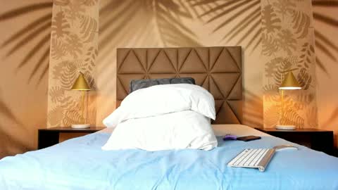 Scarleet online show from 04/22/26, 07:59