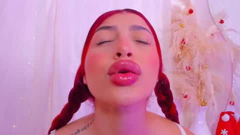 Snapshot of scarleett_jones chatting on 12/22/25, 09:34 scarleett jones online show from 12/22/25, 09:34