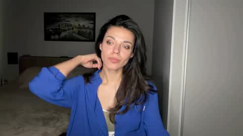 Snapshot of scarlet_daisy_ chatting on 05/26/26, 07:37 Sophie online show from 05/26/26, 07:37