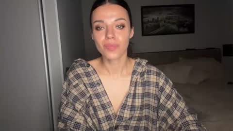 Snapshot of scarlet_daisy_ chatting on 06/22/26, 07:49 Sophie online show from 06/22/26, 07:49