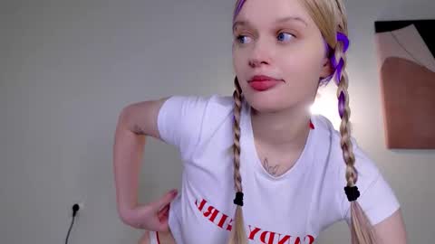 Snapshot of scarlet_enchantress chatting on 11/17/25, 06:08 scarlet_enchantress online show from 11/17/25, 06:08