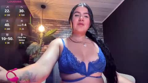 Snapshot of scarlet_fostt_ chatting on 05/12/26, 08:17 Andrea online show from 05/12/26, 08:17