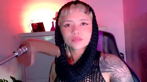 scarlet_gold online show from 11/29/25, 10:57