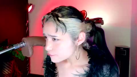 scarlet_gold online show from 12/16/25, 03:33