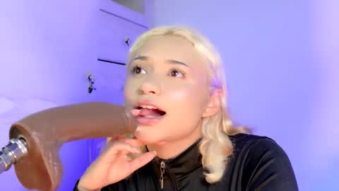 scarlet_gold online show from 04/16/26, 02:34