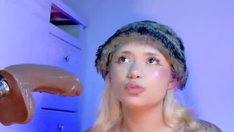 scarlet_gold online show from 04/21/26, 02:51