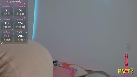 Snapshot of scarlet_rose__ chatting on 10/20/25, 09:26 Scarlet online show from 10/20/25, 09:26