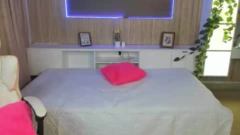 Scarlet  online show from 03/02/26, 07:15